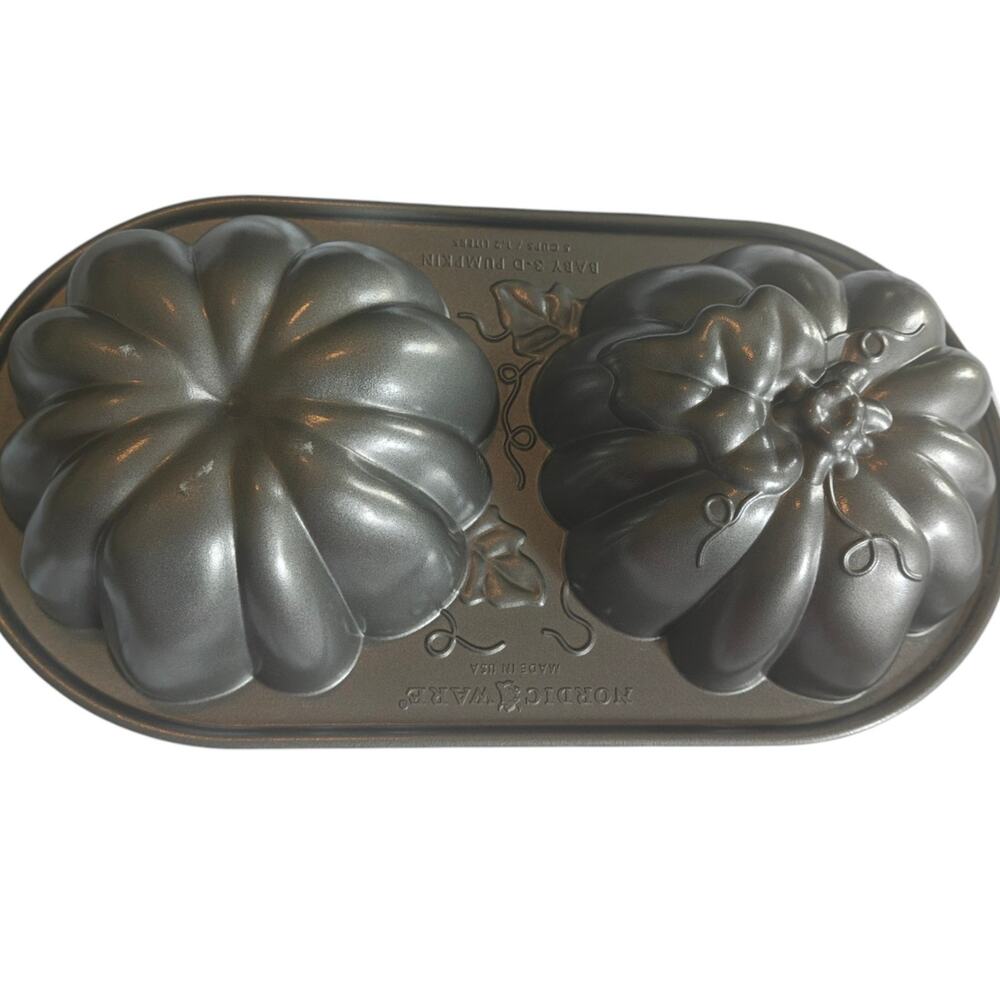 NORDIC WARE BABY 3-D PUMPKIN MOLD BUNDT CAKE PAN 5 CUP 1.2 Liters Made In USA - Picture 2 of 3